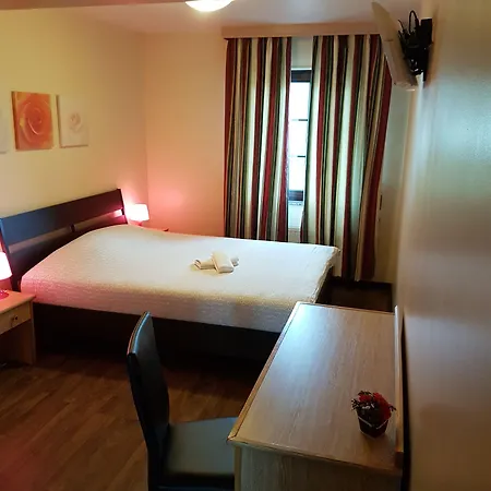 L'empire Отель Olm